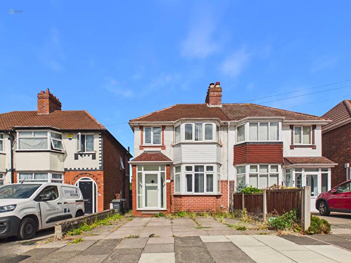 3 Bedroom Semi-detached House For Sale In Duxford Road, Birmingham, B42