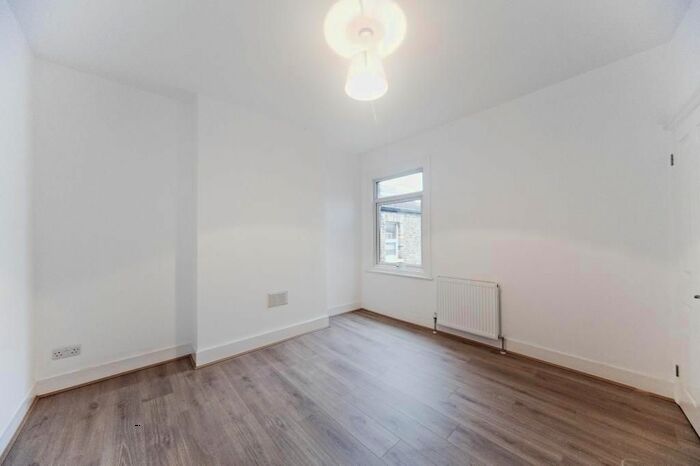 2 Bedroom Flat To Rent In Harbut Road, London, SW11