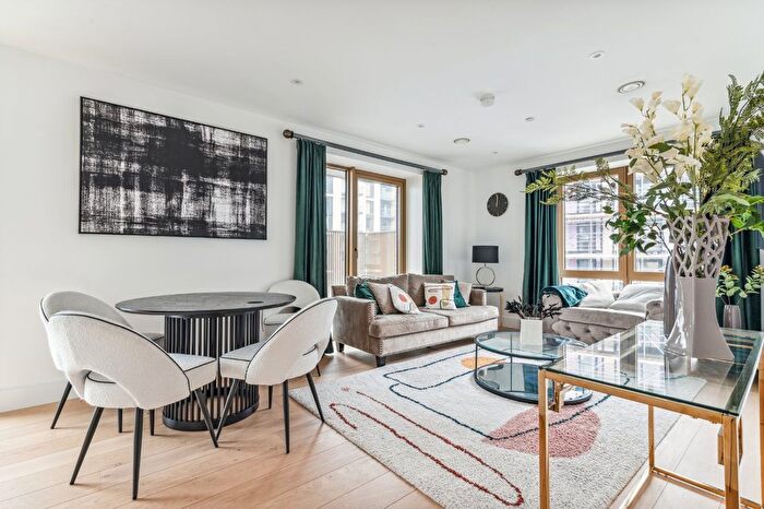 2 Bedroom Flat To Rent In Hive House, Capital Interchange Way, TW8