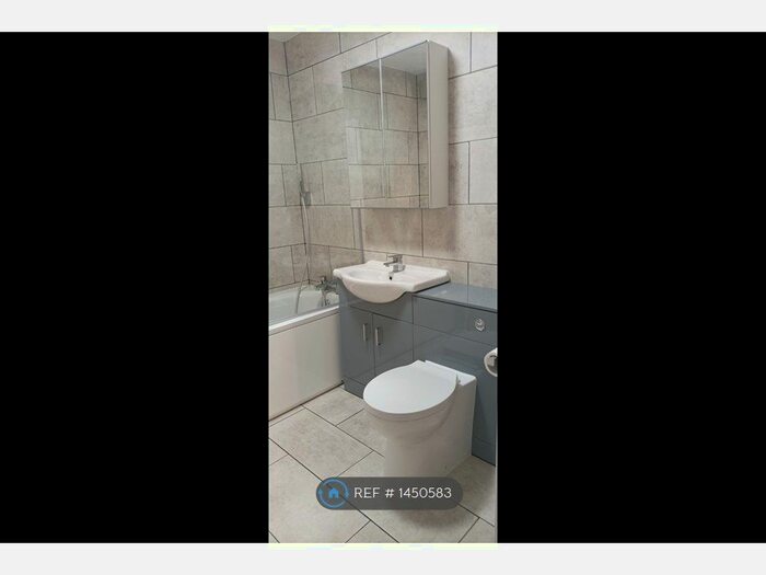 2 Bedroom Flat To Rent In Avenue Road, Erith, DA8