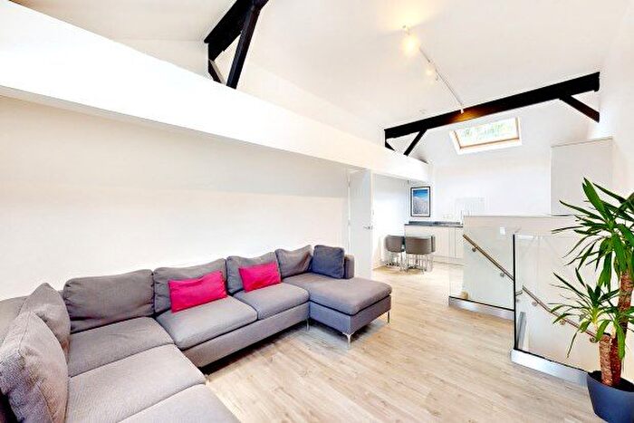 2 Bedroom Flat To Rent In Rushmore Hill, Orpington, BR6