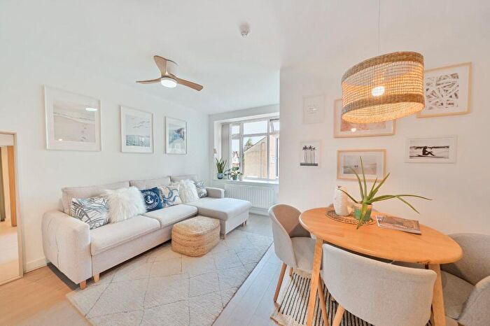 2 Bedroom Apartment For Sale In Croydon Road, Beckenham, BR3