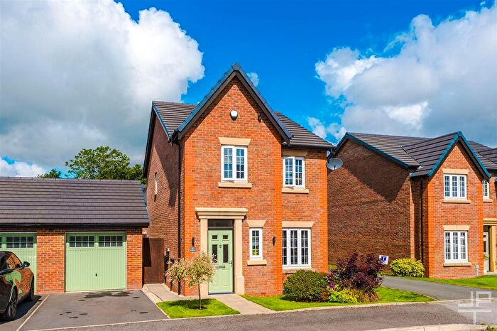 3 Bedroom Detached House For Sale In Watergate Close, Westhoughton, Bolton, BL5