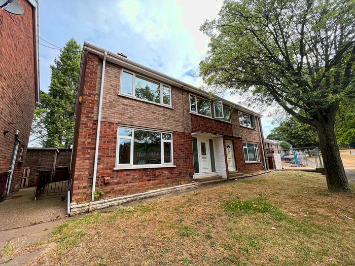 3 Bedroom Semi-Detached House To Rent In Chaucer Avenue, Scunthorpe, DN17