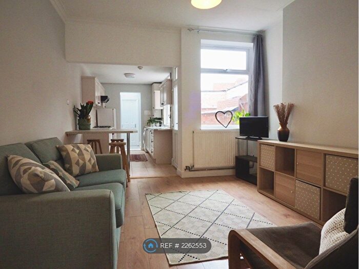 4 Bedroom Terraced House To Rent In Lorne Road, Leicester, LE2