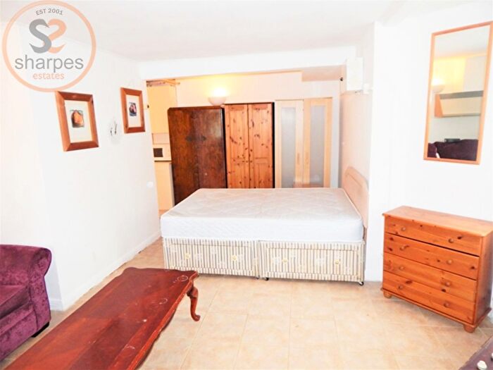 Studio To Rent In Thornton Hill, Wimbledon, London, SW19