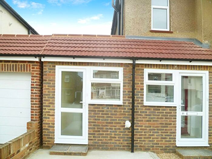 1 Bedroom Flat To Rent In Cranborne Avenue, Surbiton, KT6