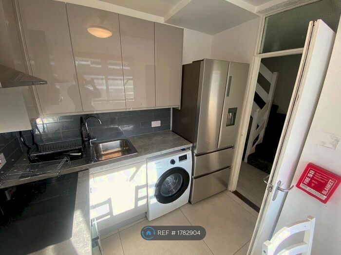 5 Bedroom Maisonette To Rent In Anthony Cope Court, London, N1