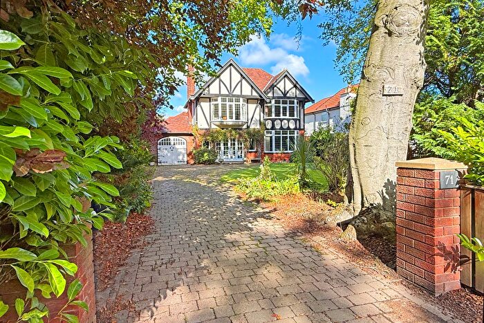 3 Bedroom Detached House For Sale In Hookstone Drive, Harrogate, HG2