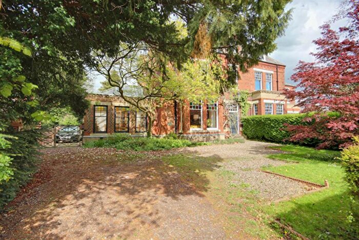 6 Bedroom Semi-Detached House For Sale In Newland Park, Hull, HU5