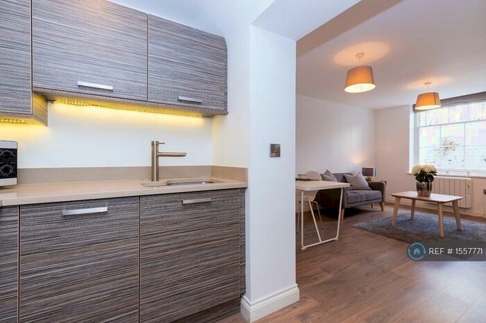 2 Bedroom Flat To Rent In Windsor Club, Leamington Spa, CV32