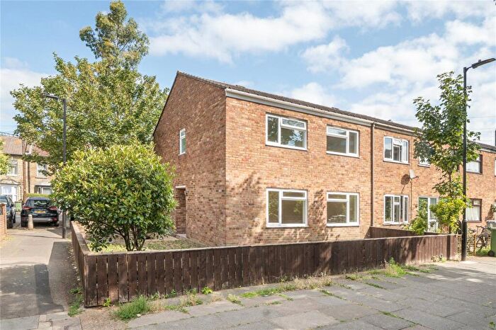 4 Bedroom End Of Terrace House For Sale In Moore Walk, London, E7