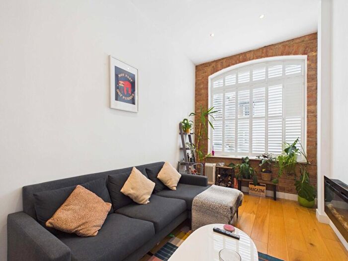 1 Bedroom Apartment For Sale In Queens Row, Burgess Park, SE17