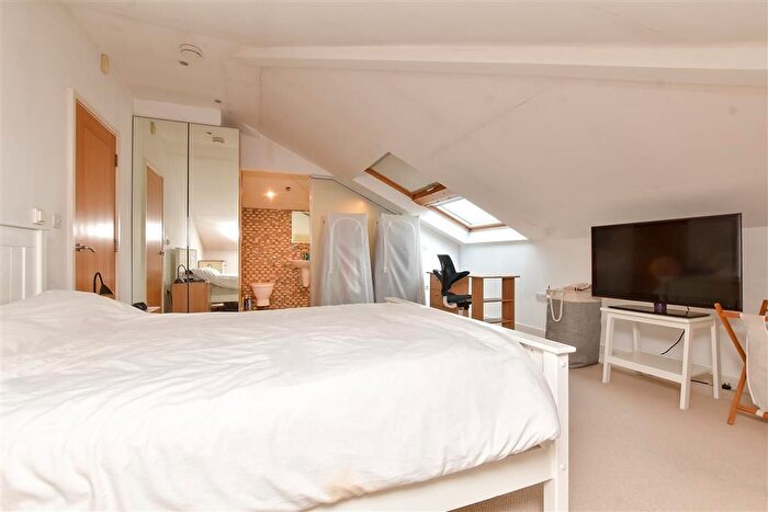 1 Bedroom Flat For Sale In Kings Lane, Sutton, Surrey, SM1