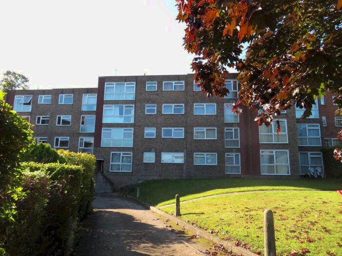 2 Bedroom Flat To Rent In Palmerston Road, Buckhurst Hill, IG9