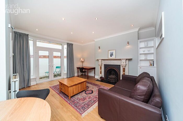 1 Bedroom Flat To Rent In Adelaide Crescent, Hove, BN3