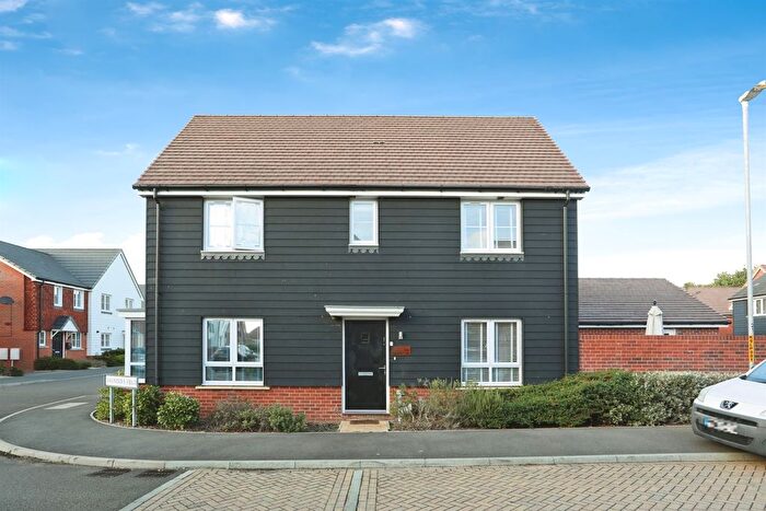 3 Bedroom Detached House For Sale In Saunders Field, Maidstone, ME17