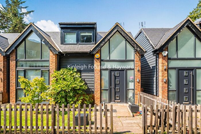 2 Bedroom Detached House To Rent In Edeleny Close, London, N2