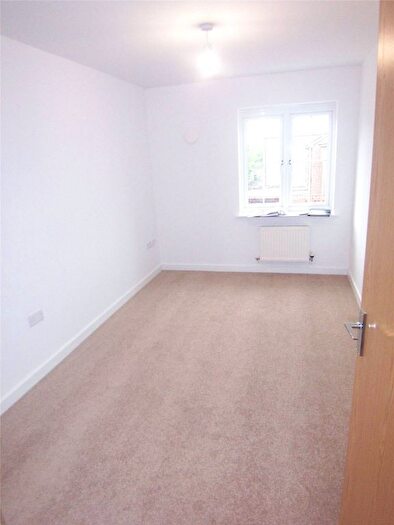 2 Bedroom Flat To Rent In Hemlock Close, Norbury, London, SW16