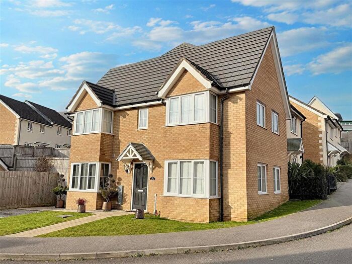 3 Bedroom Semi-Detached House For Sale In Centenary Way, Threemilestone, Truro, TR3