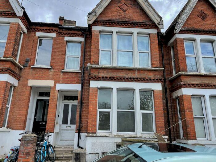 2 Bedroom Ground Flat To Rent In Horace Road, Southend-on-Sea, SS1