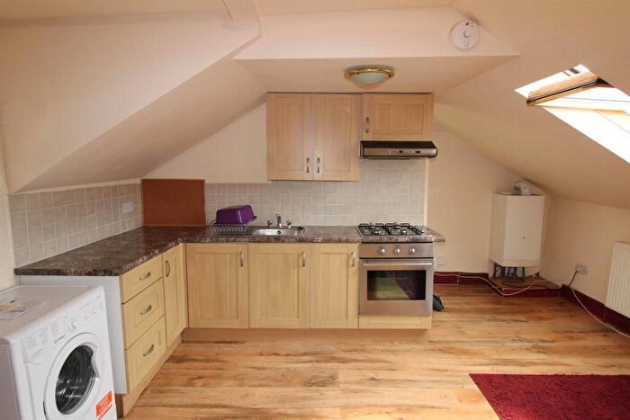 Flat To Rent In Station Road, Finchley Central, N3