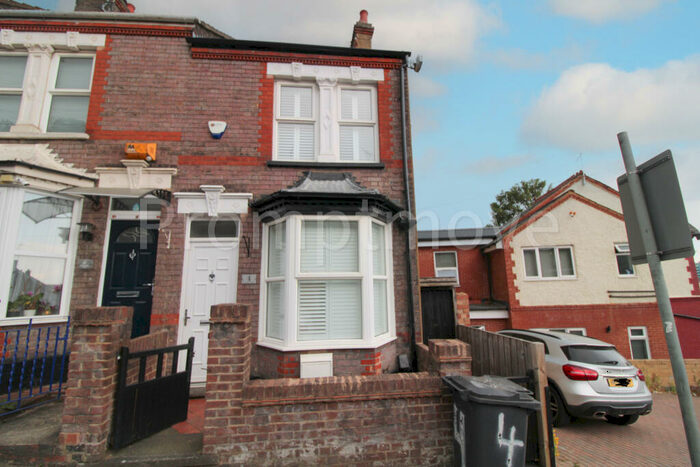 3 Bedroom Terraced House To Rent In Russell Rise Luton, LU1
