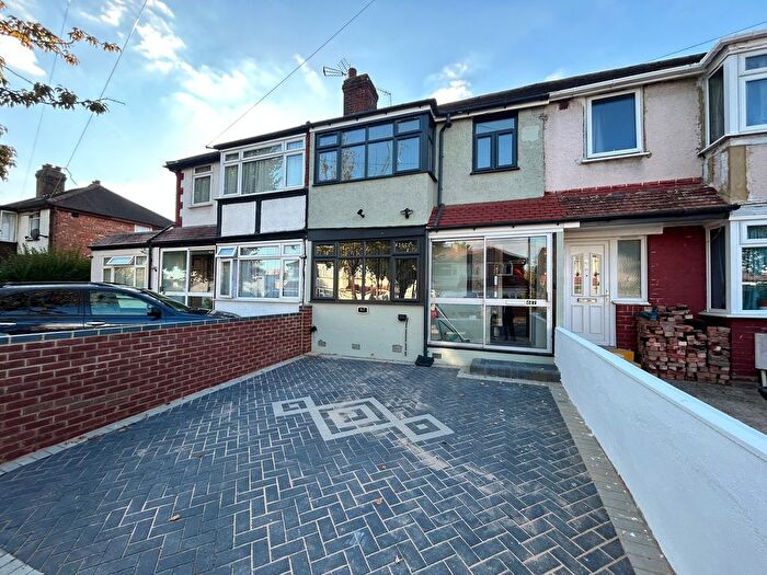 3 Bedroom Property To Rent In Lee Road, Perivale, Greenford, UB6