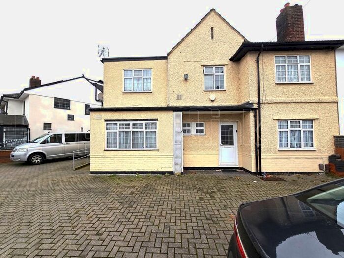 5 Bedroom Property To Rent In Raymond Road, Ilford, IG2
