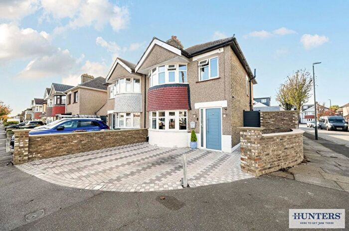 3 Bedroom Semi-detached House For Sale In Gipsy Road, Welling, DA16