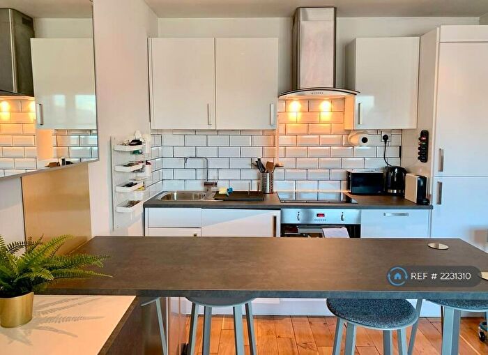 2 Bedroom Flat To Rent In Battersea Rise, London, SW11
