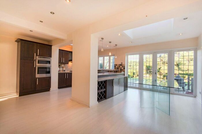 5 Bedroom Detached House To Rent In Grimwade Avenue, Shirley, Croydon, CR0