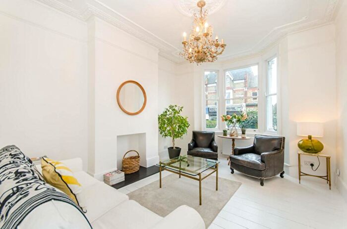 2 Bedroom Flat To Rent In Acton Lane, Harlesden, London, NW10