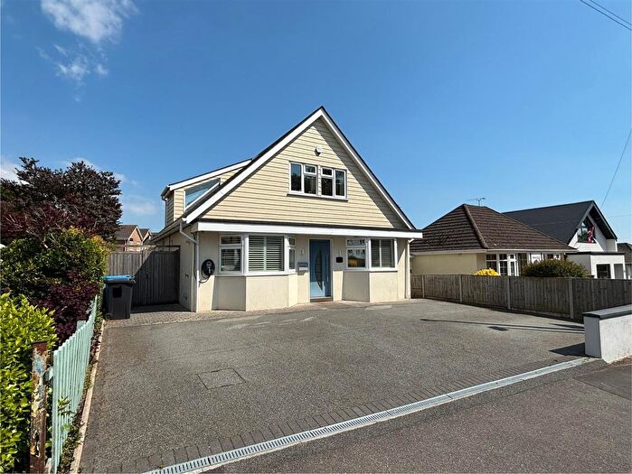 5 Bedroom Chalet For Sale In Lake Road, Poole, BH15