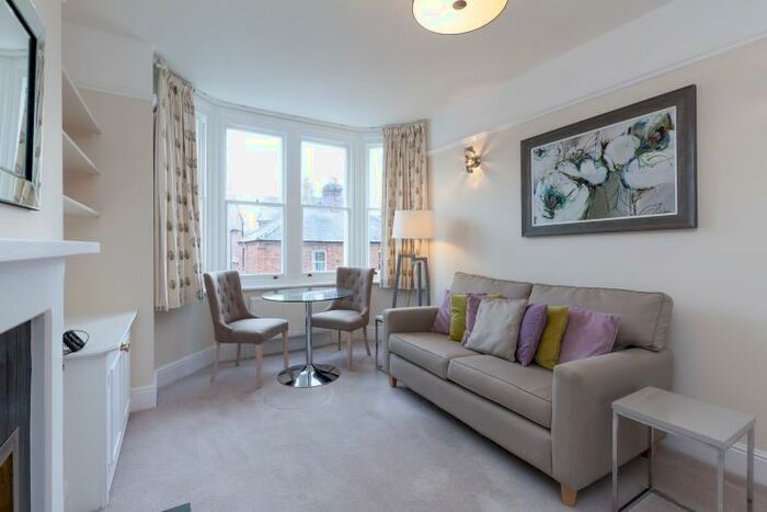 2 Bedroom Apartment To Rent In Walton Crescent, Oxford, OX1