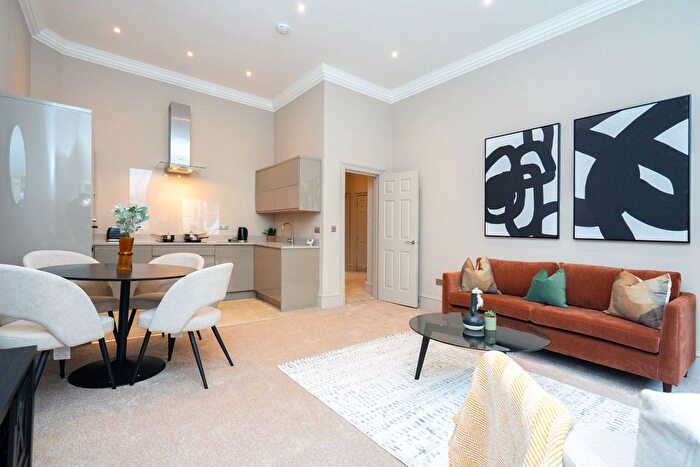 2 Bedroom Flat To Rent In West Princes Street, Glasgow, G4