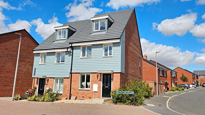 3 Bedroom Semi Detached House For Sale In The Orchids, Newbury, Berkshire, RG14