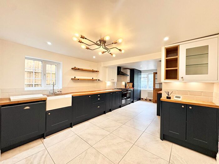 3 Bedroom Cottage To Rent In London Road, Purbrook, PO7