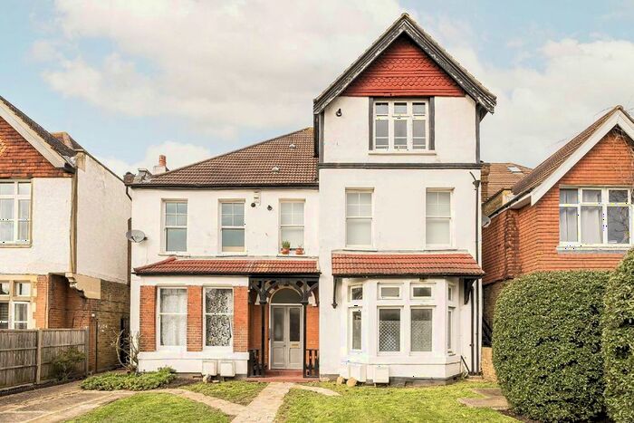 1 Bedroom Flat To Rent In Avenue South, Berrylands, Surbiton, KT5