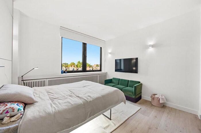 Studio To Rent In Lowlands Road, Harrow, Middlesex, HA1