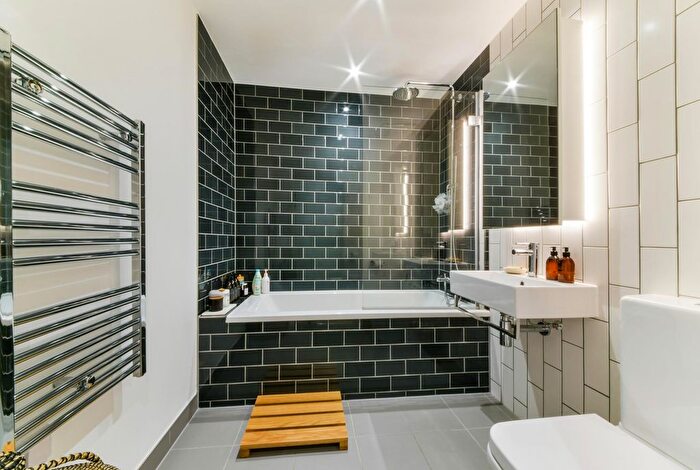 2 Bedroom Flat To Rent In Carrick House, Royal Wharf, London, E16