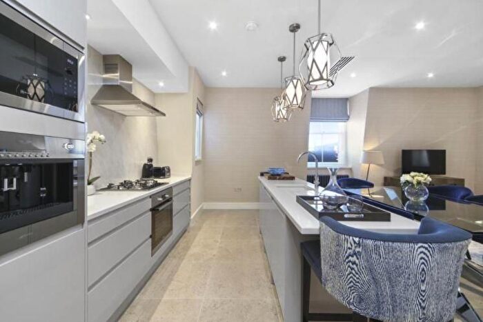 2 Bedroom Flat To Rent In Chesterfield Gardens, Mayfair, London, W1J