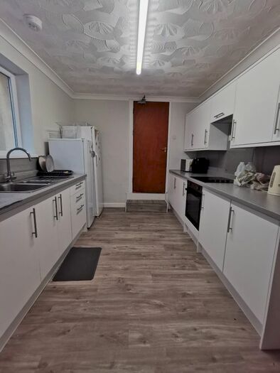 4 Bedroom Property To Rent In St. Helens Avenue, Bynmill, Swansea, SA1