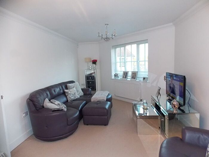 2 Bedroom Flat To Rent In Waltermead Close, Ongar, CM5