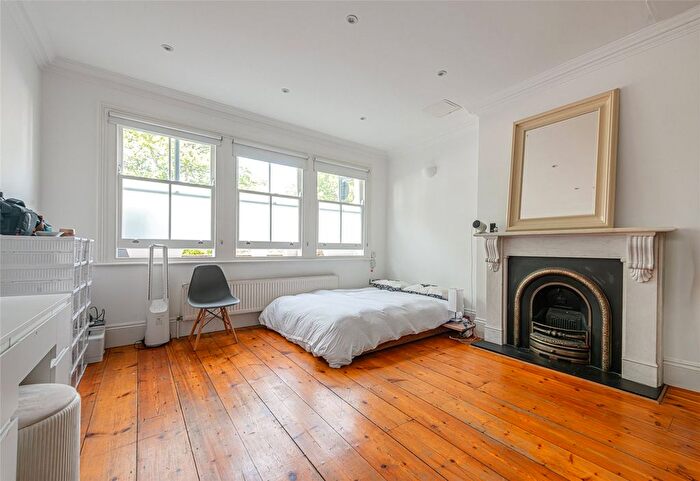 Studio For Sale In Tollington Way, Islington, London, N7