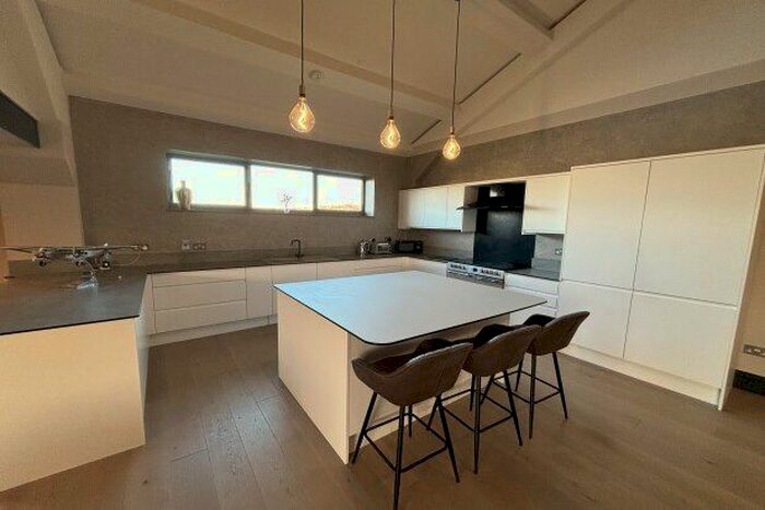 4 Bedroom Barn Conversion To Rent In Avon Lane, Bristol, BS31