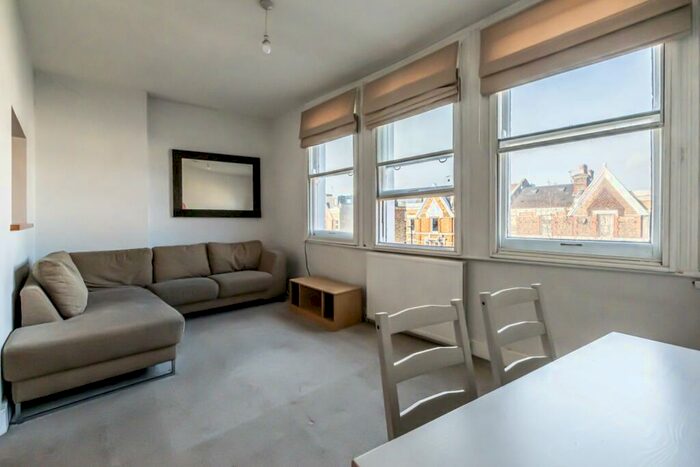 1 Bedroom Flat To Rent In Lavender Hill, Battersea, London, SW11