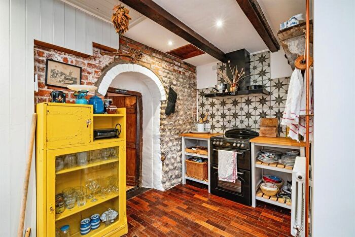 2 Bedroom Character Property For Sale In Grove Corner, Roughton, Norwich, NR11