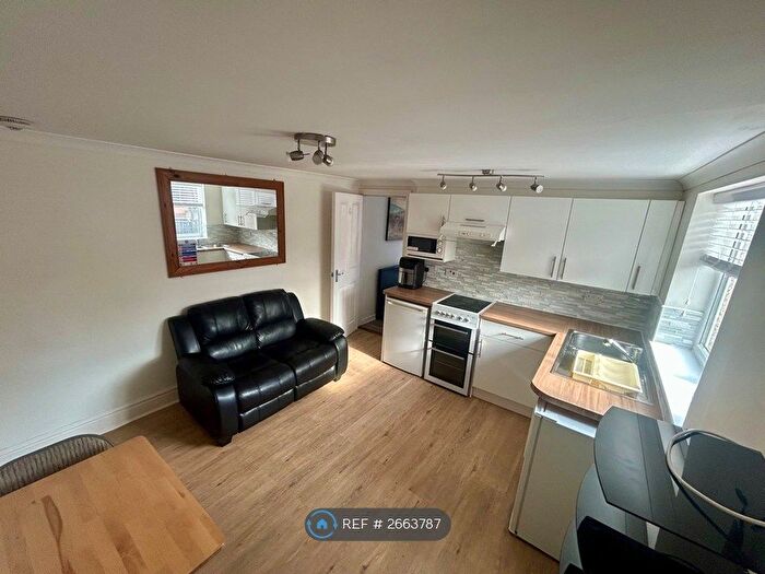 1 Bedroom Flat To Rent In Euclid St, Swindon, SN1
