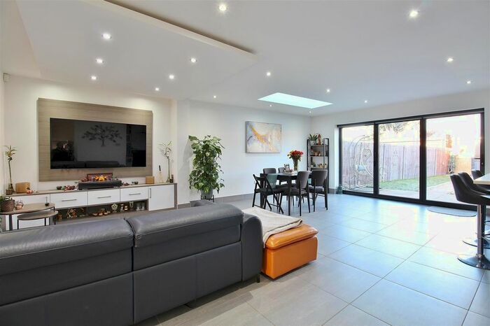 4 Bedroom Semi-Detached House To Rent In Morris Road, Isleworth, TW7